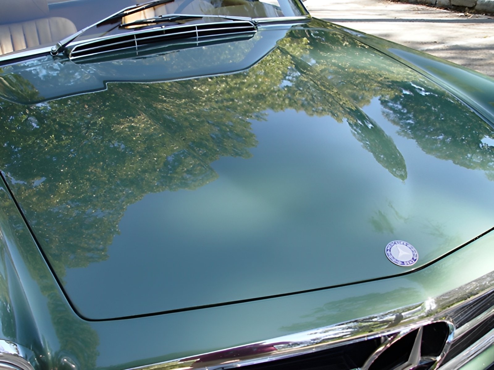 1970 W113 Pagoda Cognac Leather seat detailing side angle view